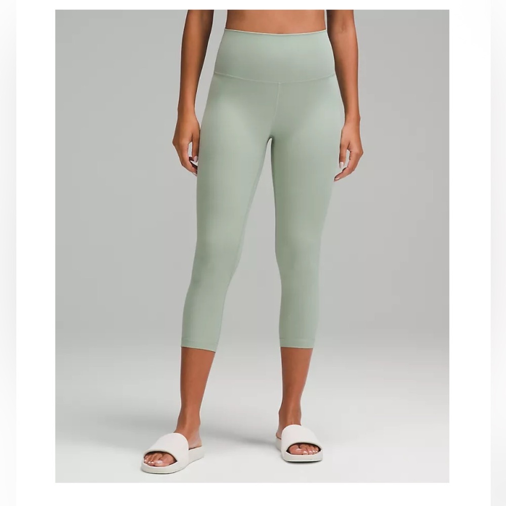 Lululemon Align™ High-Rise Crop 21"
Sage Green
Size 4